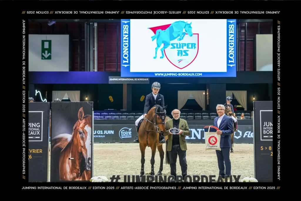 Photo de Jules remise des prix au Jumping International de Bordeaux CSO