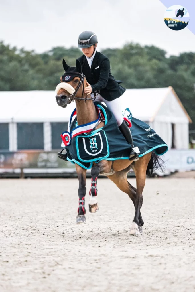 Photo de Jules lors d une compétition CSO